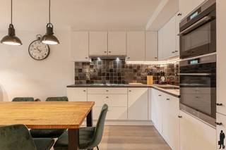 Huurprijs: 980 EUR per maandGeen gemeenschappelijke kostenKosten plaatsbeschrijving zijn 50/50 te betalen door huurder en verhuurderHuurwaarborg = 3...