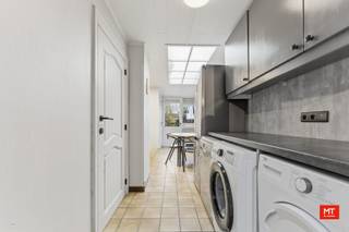 In het centrum van Roeselare, vlakbij alle voorzieningen en het Geitenpark, bevindt zich deze op te frissen woning. Hieronder vind je een...