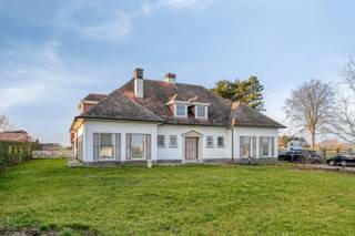 Welcome to Pontweg, in Lede (Oordegem) – This villa is ideal for those who love nature and animals. It is equipped with stables, an outdoor...