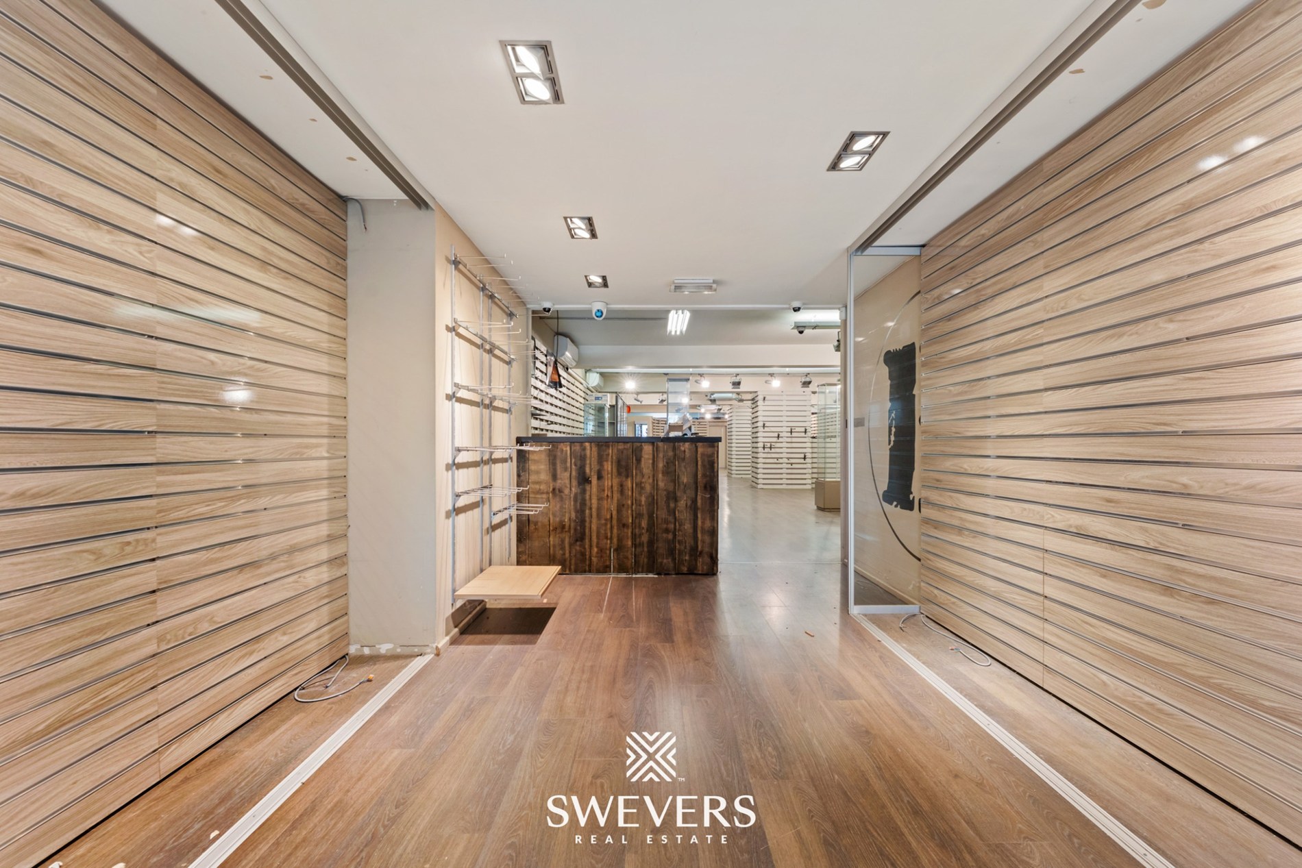 Uitzonderlijke mooi gelegen en ruime (391m²) handelsruimte in het volle centrum van Leopoldsburg - foto 2