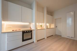 Volledig gerenoveerde en instapklare studio gelegen op het gelijkvloers centrum Wenduine. Kleine residentie waardoor geen gemeenschappelijke...