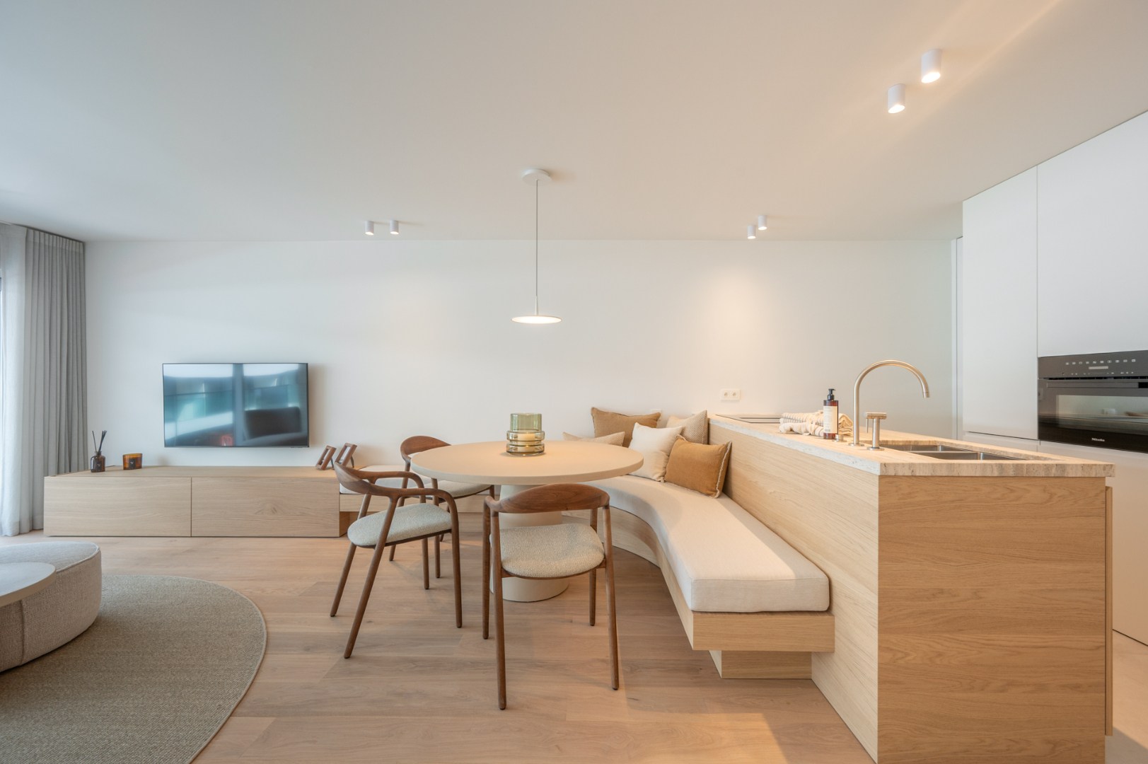 Gerenoveerd appartement met 3 slpks. aan het Lichtorenplein - foto 5