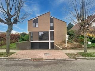 CO IMMO VERHUURT PRACHTIG GERENOVEERDE VILLA IN ZAVENTEM. Op zoek naar hedendaags comfort voor een groot gezin of een ideale oplossing voor...