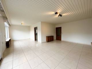 Op een steenworp van de Markt van Tielt vindt u deze gezellige bungalow met drie slaapkamers.De woning is gunstig gelegen binnen de ring van Tielt,...