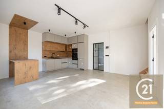 Fully renovated apartment (70 m²)Discover this beautiful fully renovated apartment offering modern and refined finishes. With a total surface of...
