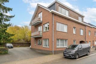 Century21ImmoNero stelt voor: uitstekend investeringsproject bestaande uit gebouw met 3 vergunde appartementen en 2 garages op een terrein van...