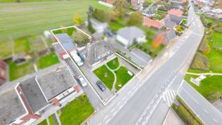 Nabij Lichtervelde stellen we u deze royale villa voor, strategisch gelegen en met goede verbinding naar de A17 en N32. Het eigendom is gelegen op...