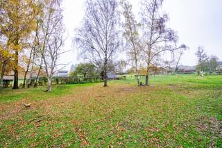 Superb building plot of approximately 17 ares 97, ideally located in the heart of the charming village of Burdinne, offering a calm and...