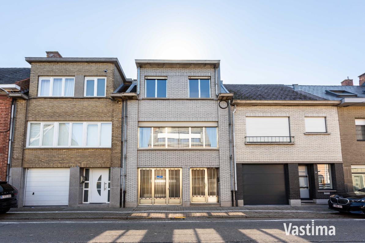 Woning met 3 slaapkamers, garage en ruime tuin - foto 3
