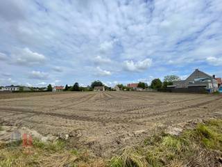 Perceel industriegrond met een oppervlakte van 3.929 m² te koop in Roeselare. Het terrein is gesitueerd in een zone voor KMO en...