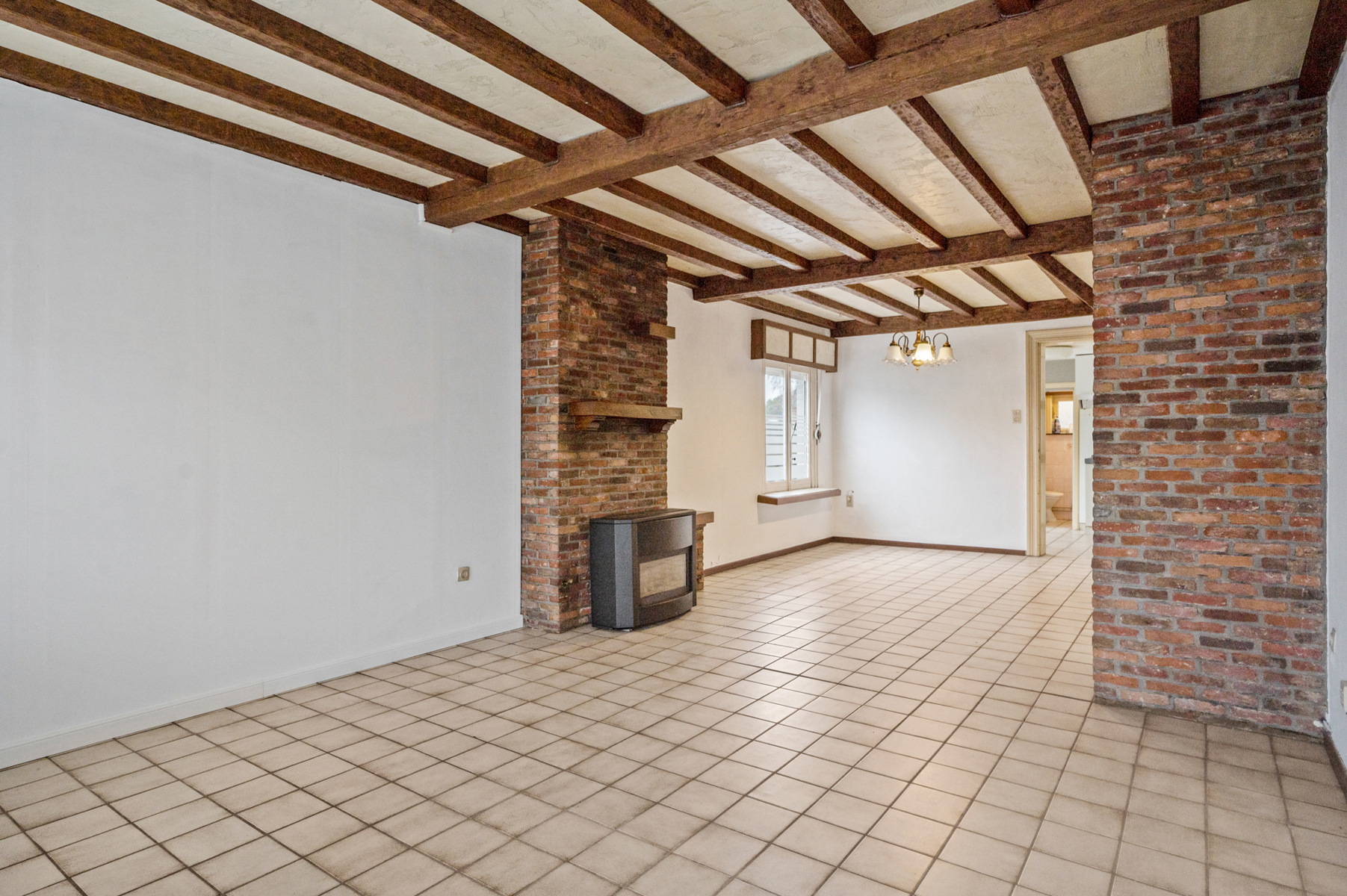 Te renoveren woonhuis met 3 slaapkamers. - foto 3