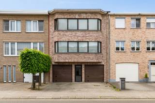 Bent u op zoek naar een gezellig appartement met een rustige ligging én een leuke buitenruimte? Dan is dit compacte gelijkvloers appartement...