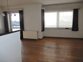 Vlakbij het station en gelegen op de tweede verdieping kunt u dit gezellig en instapklaar appartement met voor- en achteraan een terras...