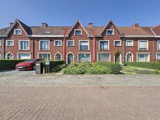 Zoekt u een energiezuinig en recent gerenoveerd huis te huur in Gullegem? Dit instapklare pand biedt veel lichtinval en een rustige ligging, met...