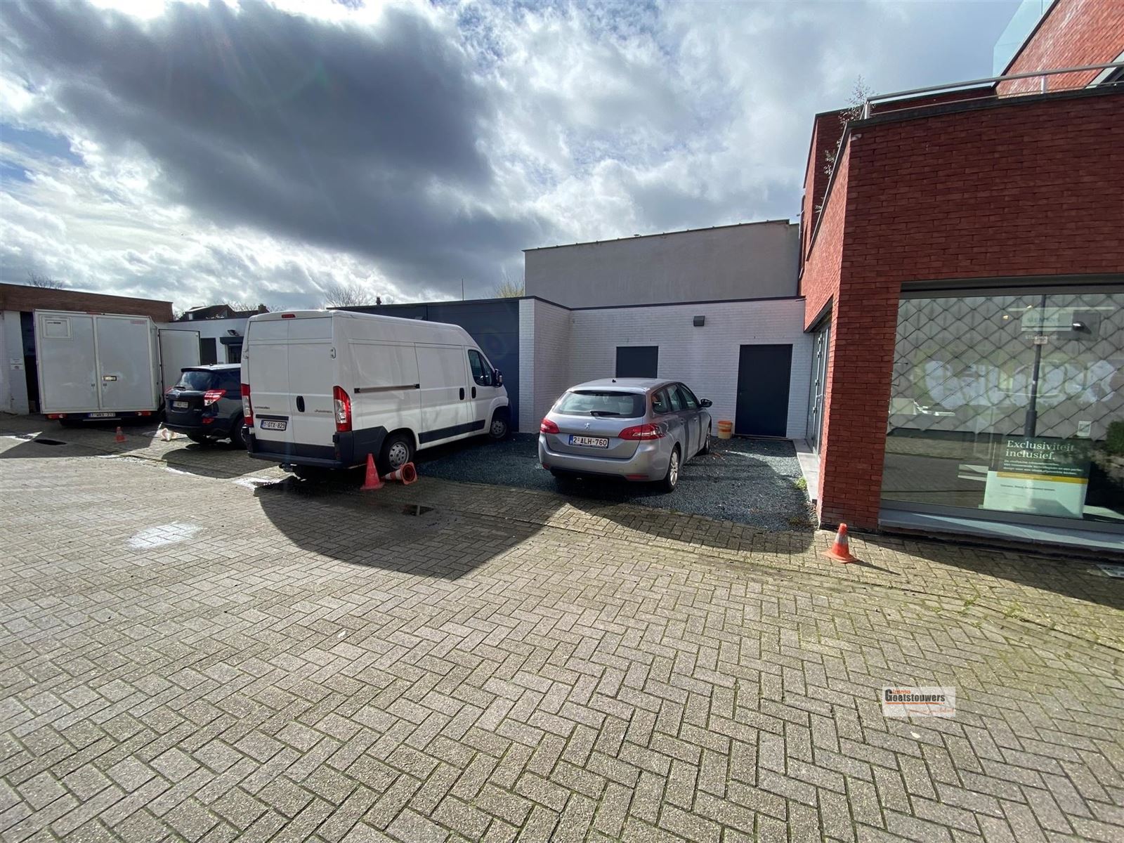 Handels of kantoorruimte met 142 m² oppervlakte - foto 4