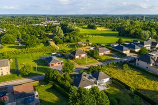 Op een rustige locatie te Putte bevindt zich deze woning met 2 slaapkamers en een bewoonbare oppervlakte van 185 m² op een perceel van 4895 m²...