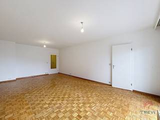 BERCHEM-SAINTE-AGATHE, mooi gerenoveerd appartement met twee slaapkamers naast de Basiliek van Koekelberg. Het appartement ligt dicht bij...