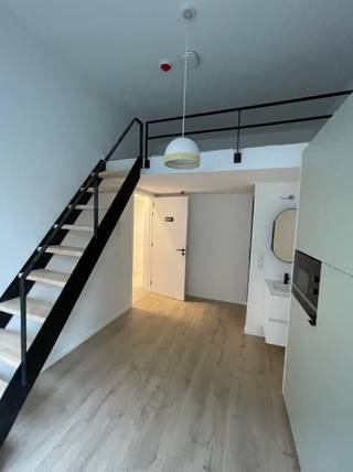 This ready-to-use room at 50 Onze-Lievevrouwstraat is ideal for those looking for tranquility and proximity to city life. Located only 350 meters from the Kruidtuin, the room is within walking distance of university buildings, stores, public transportation and the city center.<br /><br />The room is fully furnished and equipped with a desk with desk chair, built-in closets with ample storage space, a refrigerator with freezer, a microwave, a private bathroom with shower and toilet, a bed. You can also use the common parts, such as a spacious common kitchen.<br /><br />Its quiet location in a well-maintained building makes it a pleasant place to study and stay. The rent is €660 per month, with a monthly cost of €130 as an advance payment for water, electricity, gas, internet, cleaning of the common parts and other general expenses.<br /><br />This room combines comfort, privacy and an excellent location in the heart of Leuven.<br /><br />For more information: 016 23 21 45 or email info@bvm-vastgoed.be<br /><br />There are currently 3 student rooms available in this building!