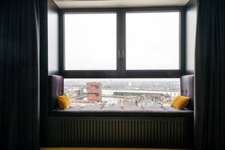 Wonen is genieten van het leven en dat is exact wat dit uitzonderlijke penthouse u elke dag laat ervaren.Op de 21e verdieping van de iconische London...