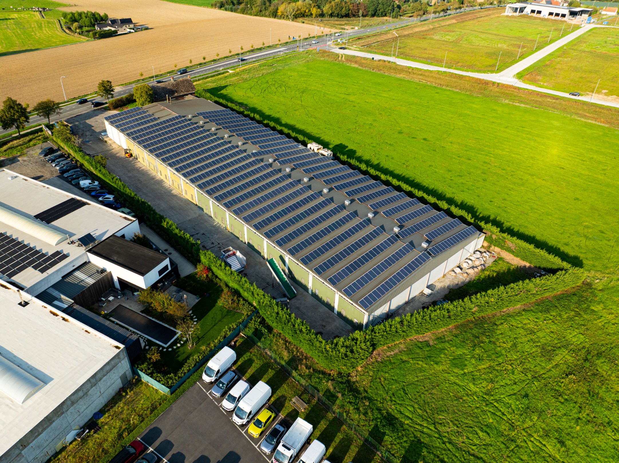 Veelzijdige bedrijfssite met ruim 4.000 m² bedrijfsruimte in Tielt - foto 5