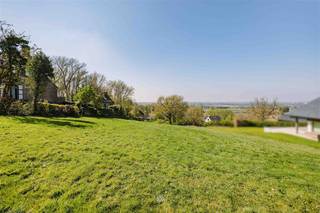 Bent u op zoek naar een unieke bouwgrond met panoramisch zicht?Dan is deze locatie misschien iets voor u! De belangrijkste kenmerken in een notendop:...