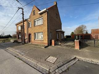 Te renoveren halfopen bebouwing met landelijk karakterBen je op zoek naar een woning die je volledig naar eigen smaak kan renoveren, op een plek waar...