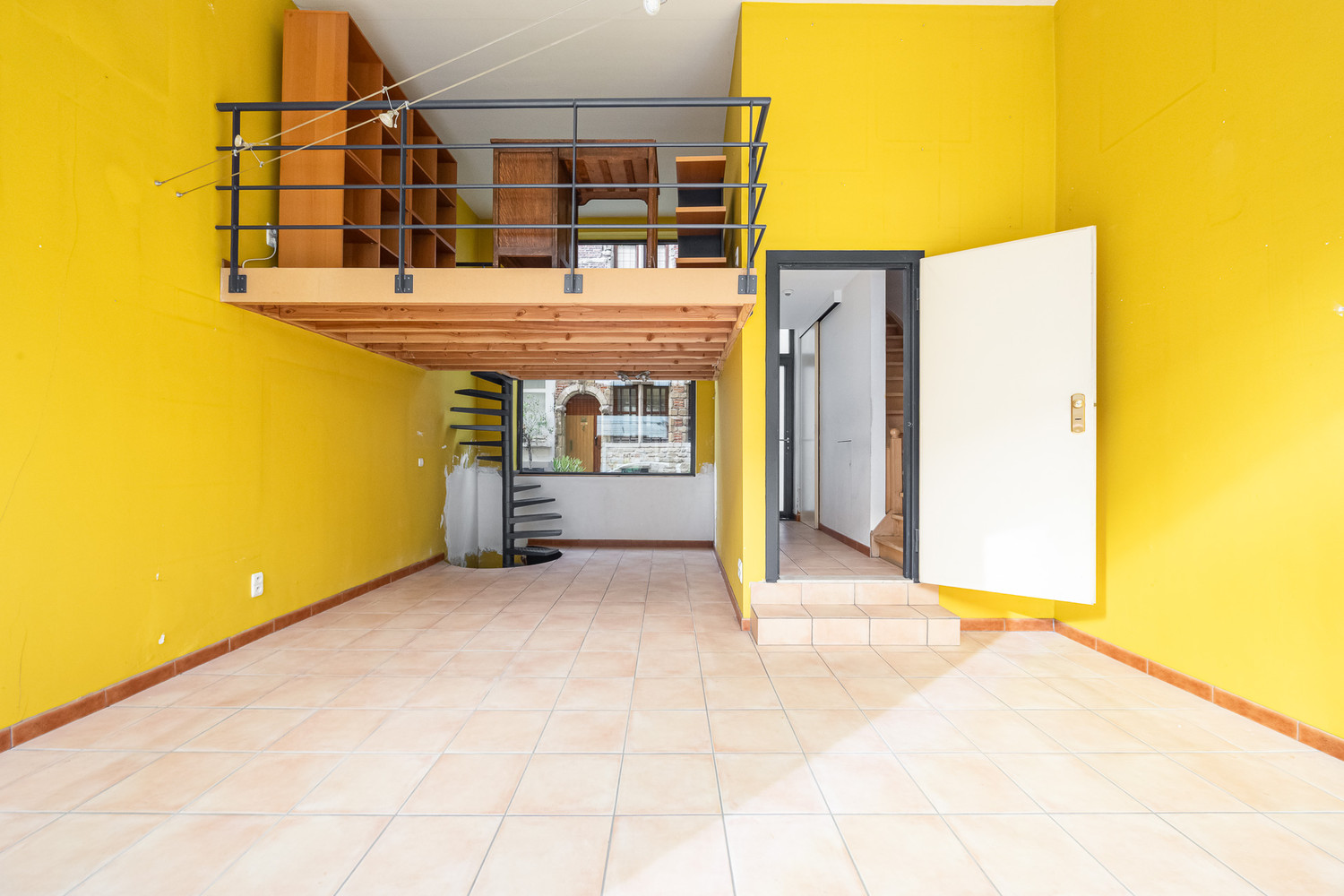 Veelzijdig opbrengsteigendom met aparte woongelegeheid en buitenruimte op A-locatie te Antwerpen met 2 aparte ingangen! - foto 4