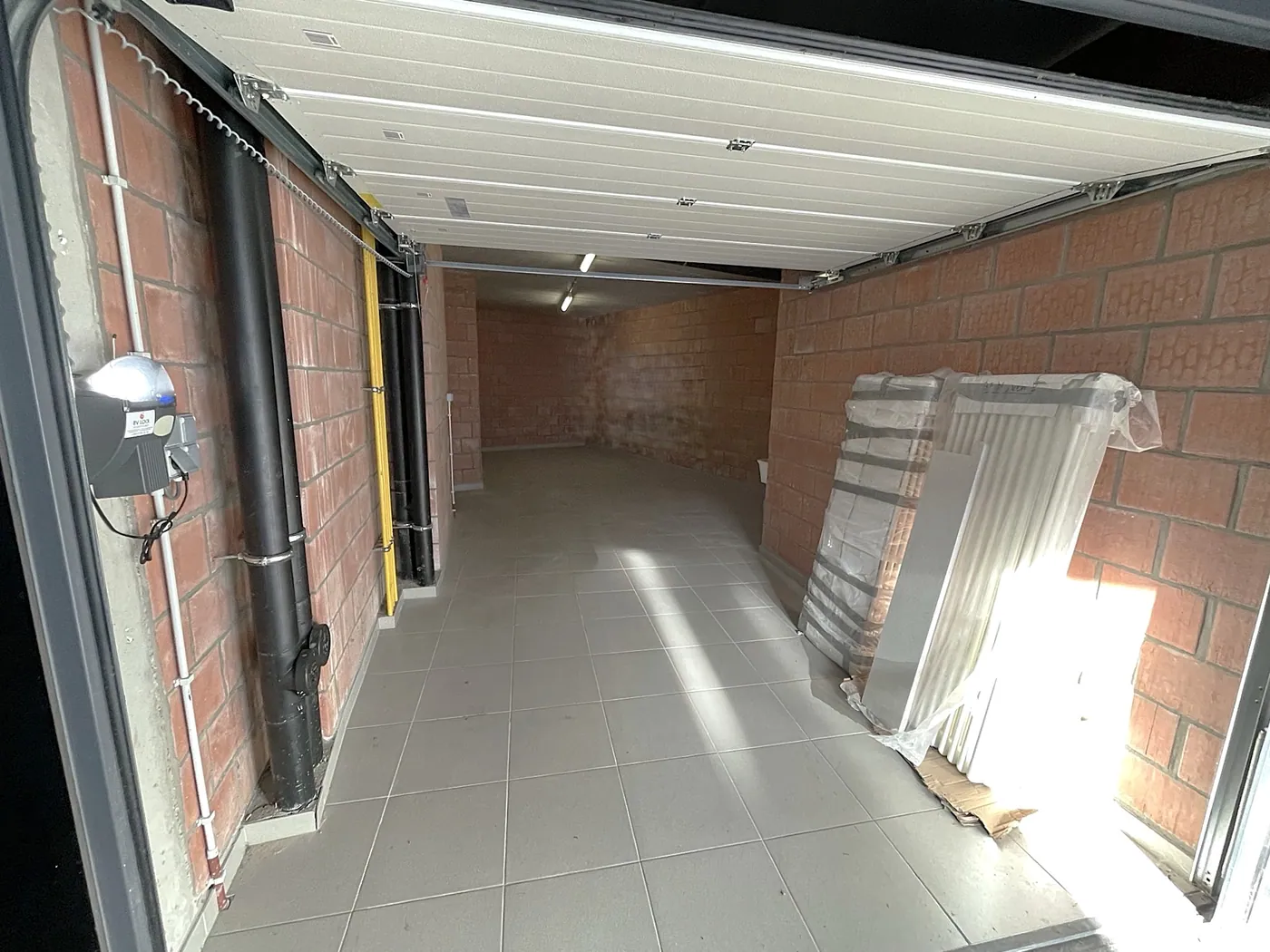 Uniek aanbod! Ruime garage in hartje Wenduine! - foto 3