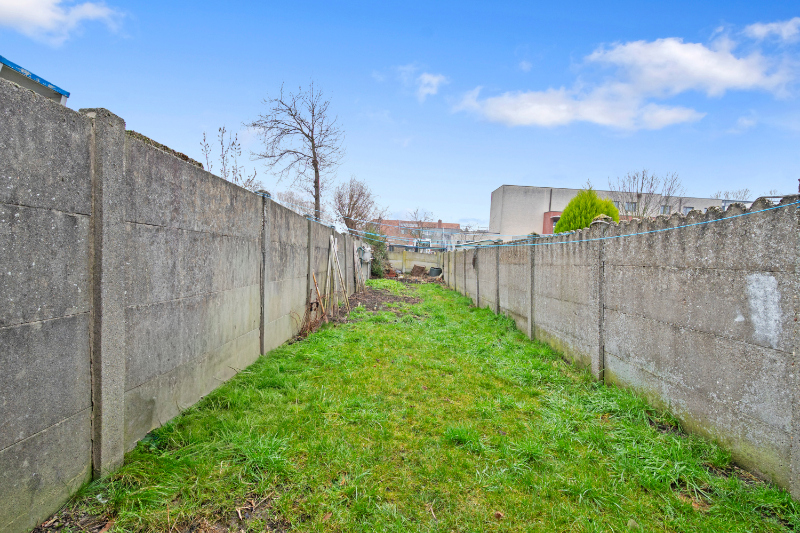 INSTAKLARE GEZINSWONING MET TUIN EN 4 SLAAPKAMERS IN DOODLOPENDE STRAAT VLAK AAN DE FIETSROUTE - foto 2