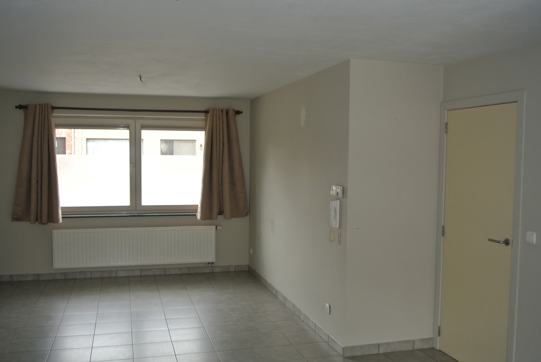 Gezellige gelijkvloers appartement met 2 slaapkamers + terras en tuintje - foto 4