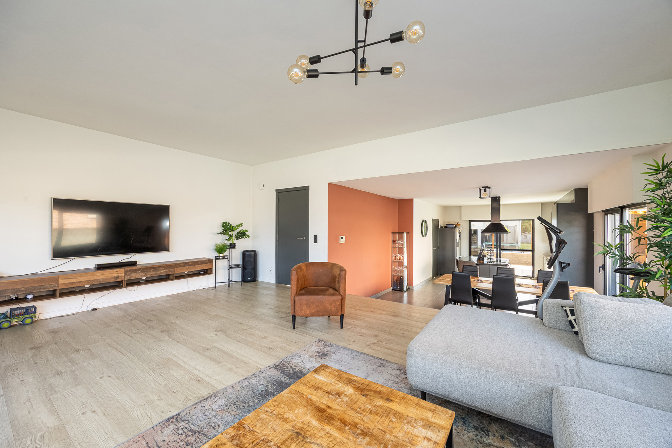 Instapklare woning met 4 slpk en ruim bijgebouw te Mol - foto 5