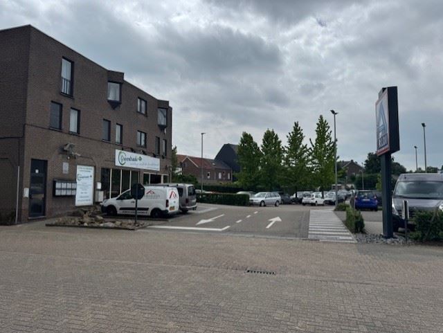 Ruim commercieel gelijkvloers Lanaken - foto 5