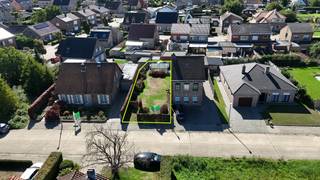 Perceel bouwgrond van 265m² voor een woning in half open verband met een zuid-georiënteerde tuin. De bouwgrond is zeer gunstig gelegen in een rustige, autoluwe woonomgeving, op fietsafstand van het centrum van Herenthout.