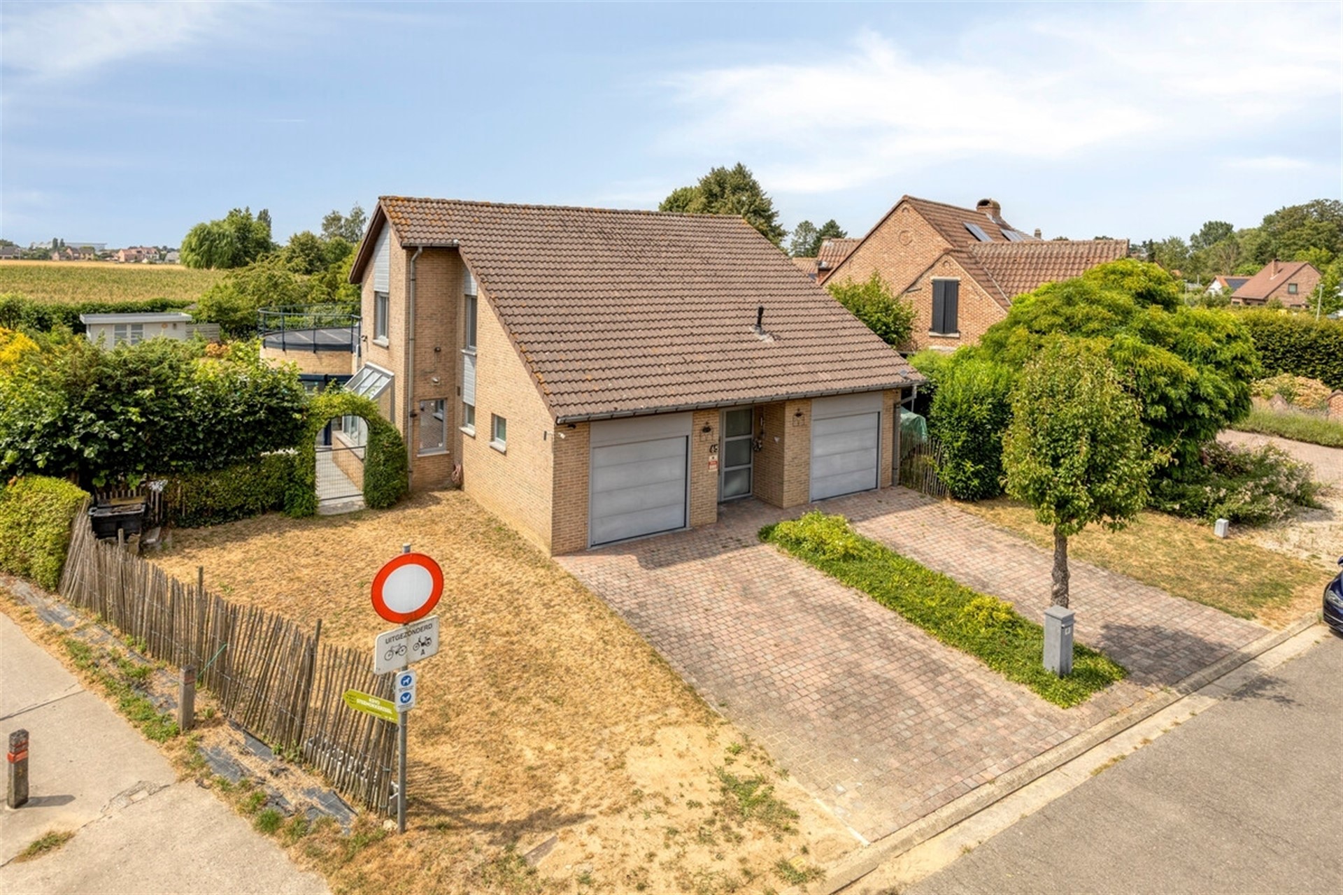Villa met zwembad in rustige straat - foto 3