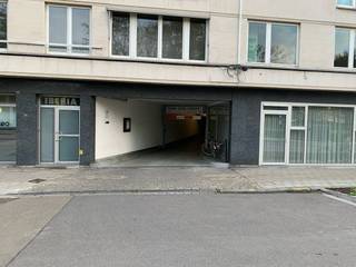 Ruime staanplaats gelegen in centrum Oostende op de vierde verdieping in Parking Centrum. Gelegen vlakbij de jachthaven en verschillende...