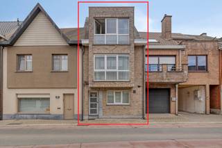 Au centre de Nieuwerkerke (commune d'Alost), vous trouverez cet immeuble d'investissement intéressant, construit en 2000. Il se compose de...