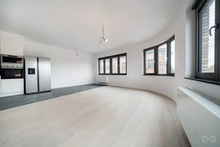 Gelegen in Oudergem, op een steenworp van de Waversesteenweg, het cultureel centrum, winkels, scholen en openbaar vervoer, stelt We Invest u...