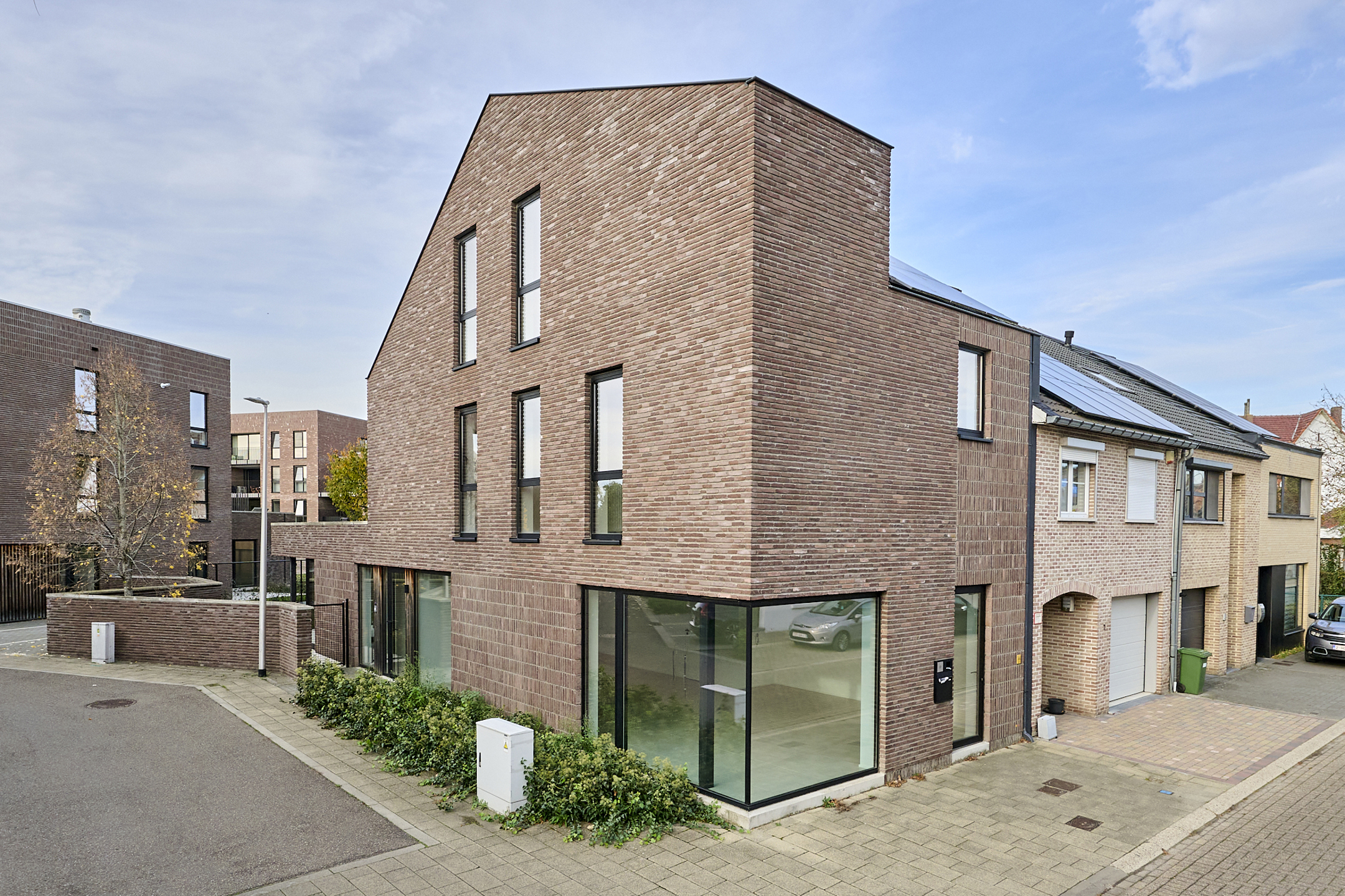 Ruime woning met 4 of 5 slaapkamers en 2 badkamers - foto 3