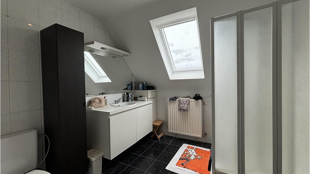 Ruime 3-slaapkamerduplex met Autostandplaats te huur in Zedelgem - foto 5