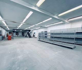 Idéalement situé aux portes du centre-ville et au pied du Ring de Charleroi, cet ensemble immobilier offre de nombreuses possibilités...