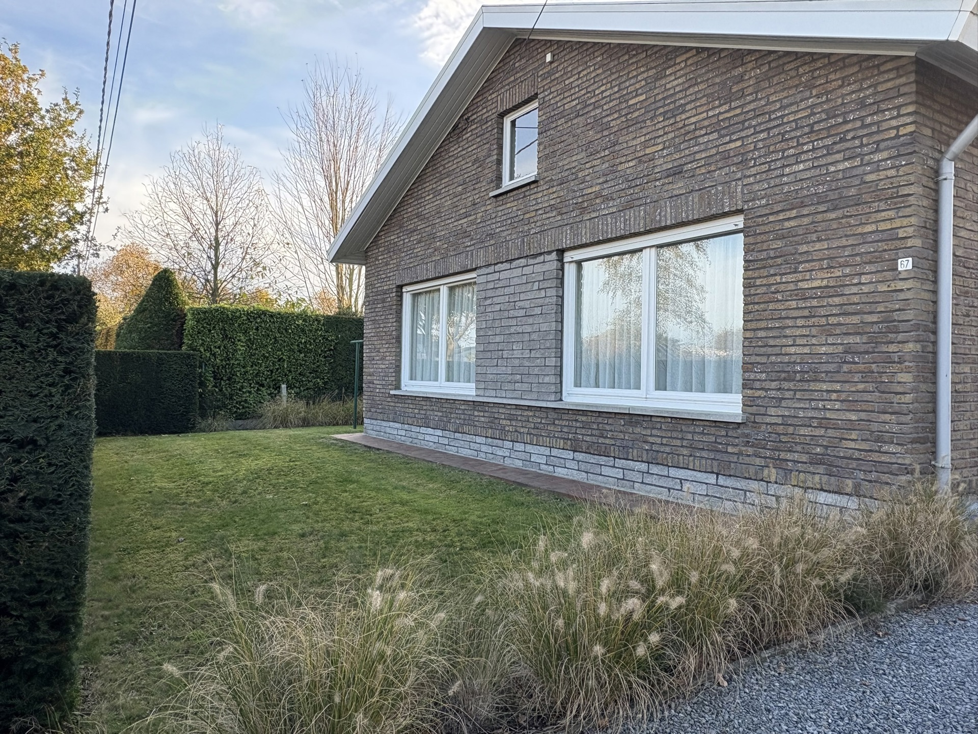 Ruime gezinswoning met tuin, vernieuwde keuken en veelzijdig atelier - foto 1