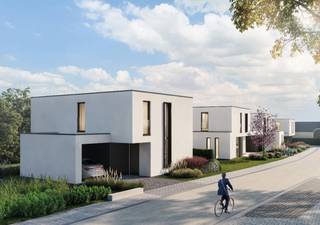 Ontdek wonen op z’n best in Sint-Elooistraat, Anzegem: 4 halfopen nieuwbouwwoningen die comfort, energiezuinigheid en hedendaagse architectuur perfect combineren.
Elke woning is ontworpen met een doordachte indeling en uitgerust met de nieuwste technieken voor maximaal wooncomfort en lage energiekosten. De leefruimte voelt ruim en licht aan en sluit mooi aan op een moderne woonbeleving—ideaal voor gezellige momenten met familie en vrienden.
Op de verdieping bevinden zich 3 volwaardige slaapkamers en een stijlvolle badkamer waar je helemaal tot rust komt. Extra troef: een zolderruimte bereikbaar via een vaste trap. Perfect als hobbyruimte, bureau, extra bergruimte of om later verder af te werken volgens jouw plannen.
Troeven op een rij:
- Energiezuinig wonen dankzij moderne technieken
- 3 slaapkamers en een comfortabele badkamer
- Zolder via vaste trap: extra ruimte met mogelijkheden
Meer informatie of een bezoek? Contacteer emiel@immobeguin.be