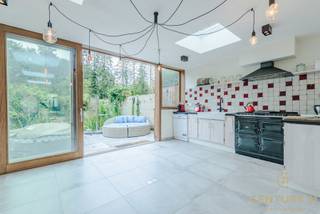 KARAKTERVOLLE WONING OP EEN IDYLLISCHE EN GROENE LOCATIE AAN DE RAND VAN TURNHOUTBent u op zoek naar een woning met karakter, charme én een rustige,...