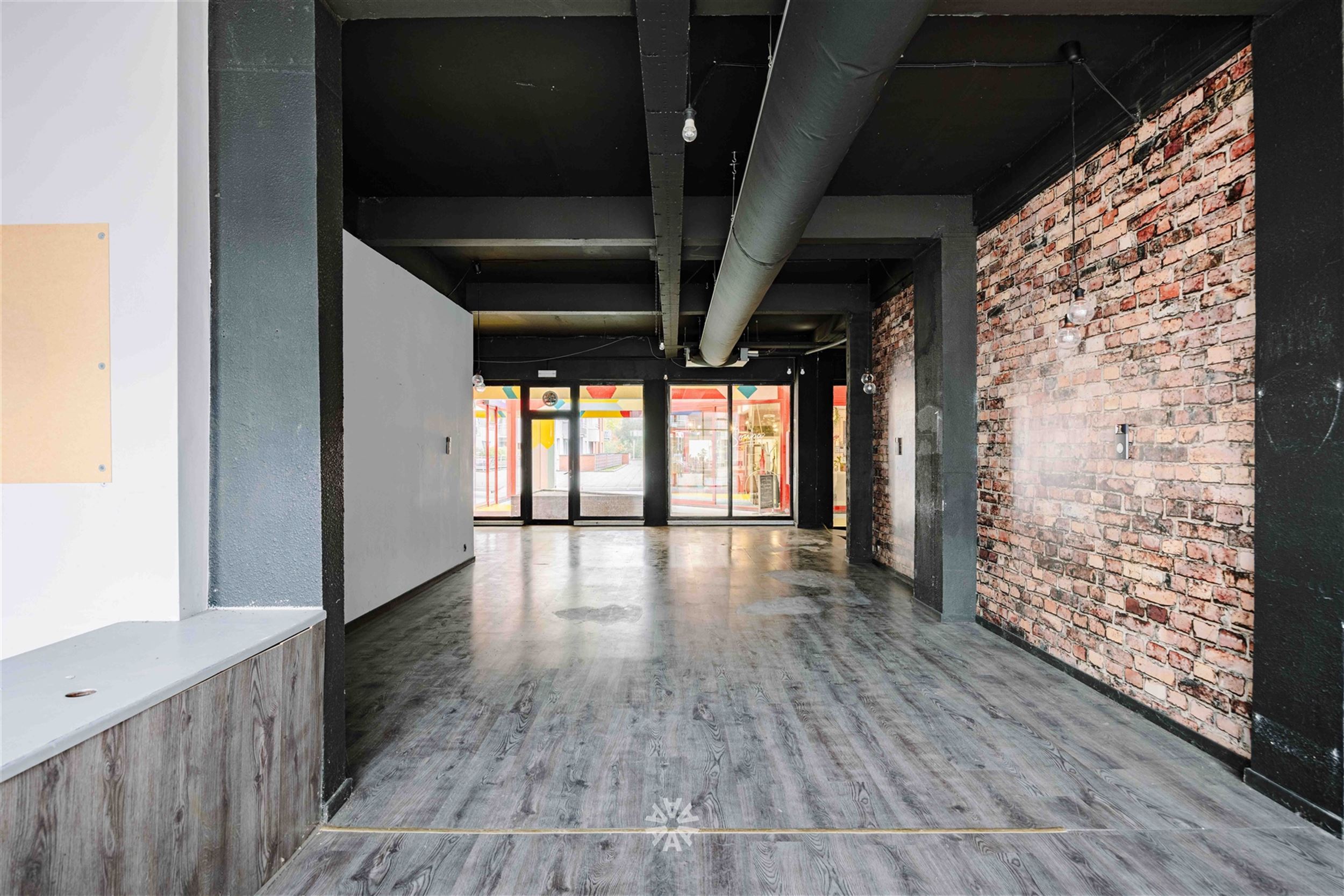 DEINZE - Veelzijdige handelsruimte op de Markt in Deinze - foto 5