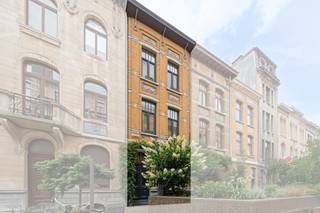 In een rustige, charmante straat waar buren nog elkaars vrienden zijn, wacht een pareltje van een woning op jou. Deze straat is een verborgen...