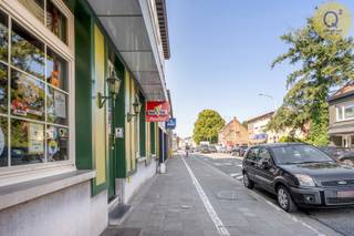 Ontdek dit veelzijdige handelspand met aansluitende woonst, ideaal gelegen in het hart van de belangrijkste winkelstraat van Schilde — een...