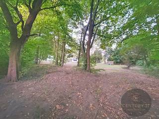 De te renoveren woning van 165m² heeft een tuin van 3944m² en nog een stuk bouwgrond van 267m².Oppervlaktes zijn volgens gegevens kadaster.Mogelijks...