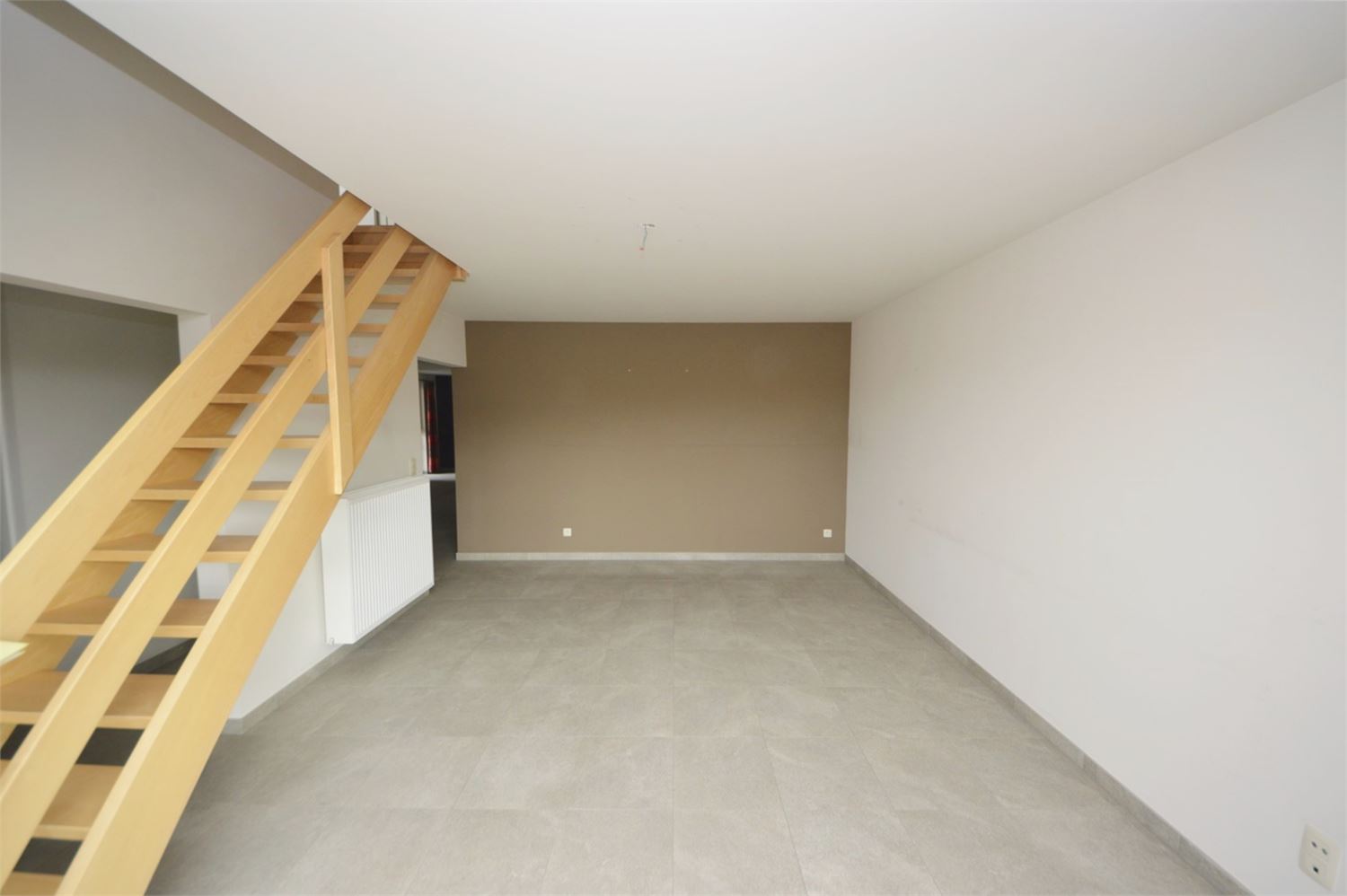 RUIM DUPLEX APP.135 m² MET TERRAS + VERPLICHT AAN TE KOPEN ONDERGRONDSE GARAGEBOX - foto 3