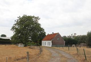 Te renoveren hoevetje op circa 65 are te koop te Eeklo<br />Gelegen in het mooie landelijke gebied nabij Sint-Laureins<br /><br /> 