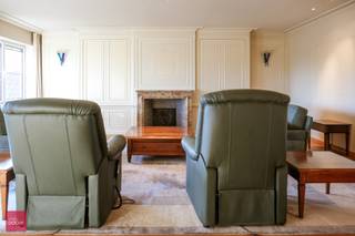 Centraal wonen op 184m². Villa - appartement met inkomhall, living, eetplaats, ingerichte keuken, bijkeuken / wasplaats, 2 slaapkamers...